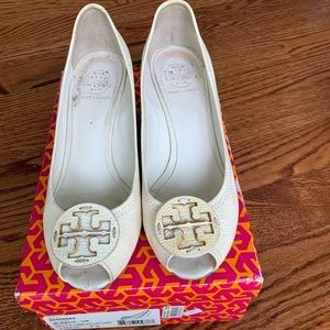 Preowned off white Tory Burch leather heels